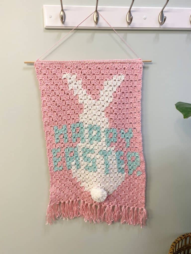 Quick and easy Easter Bunny crochet wall hanging. Using Caron Simply Soft Yarn. www.kelseyjanedesigns.com